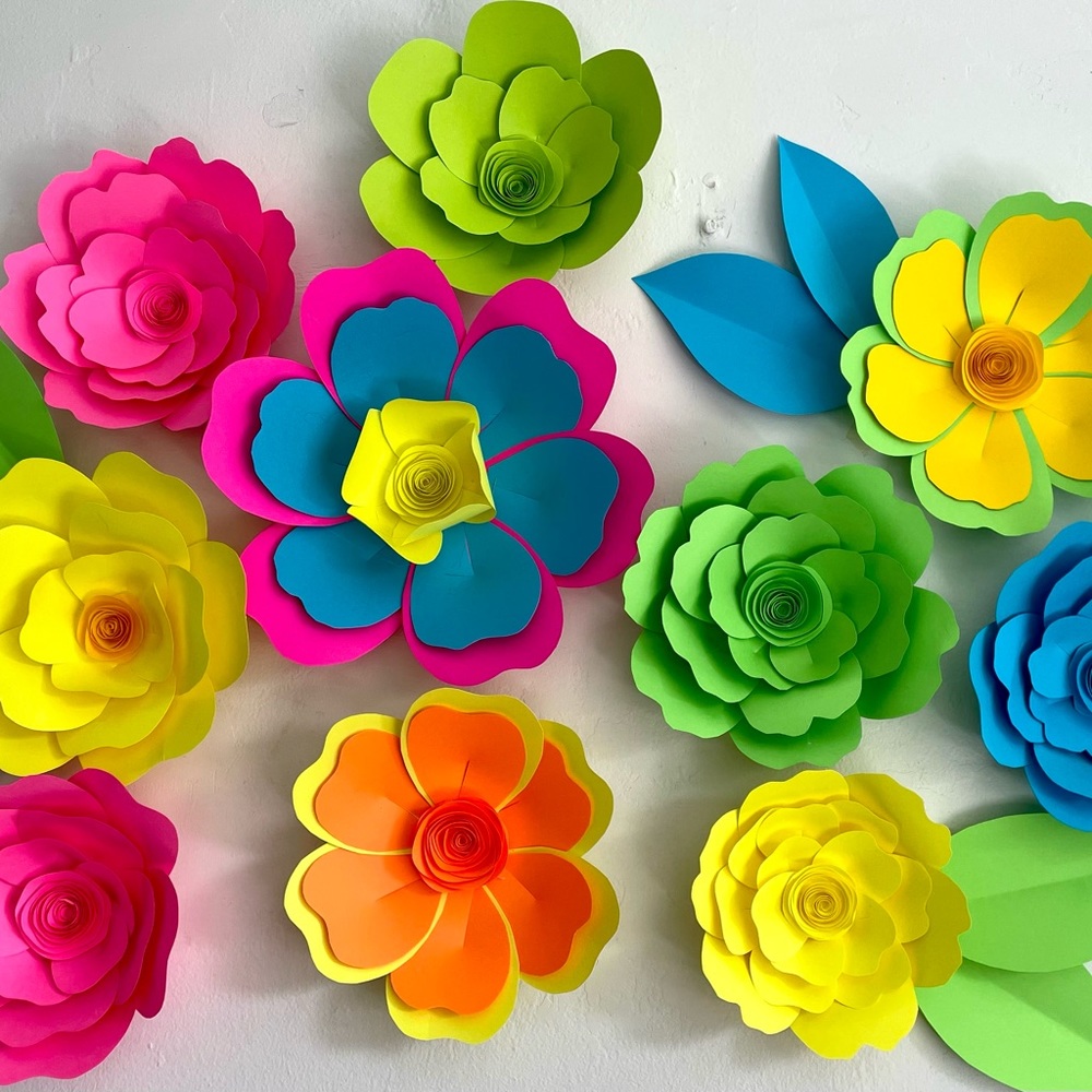 Posh live paper flower backdrop